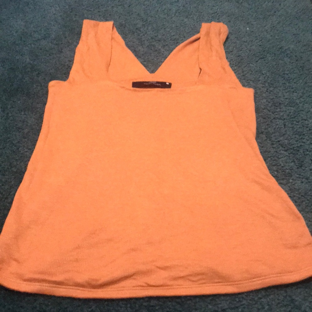 Adorable top. v back size small